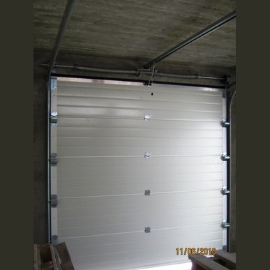 Garážové brány - typ sekcionálna brána - Nové Zámky - 2010 (Garážová brána - hladký panel biela 2500x2100 mm )