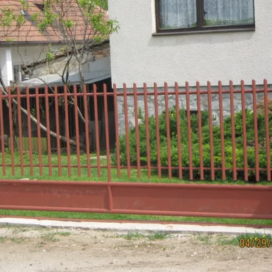Brány posuvné - typ posuvná na kolieskach Nitra 2011 (Popis)