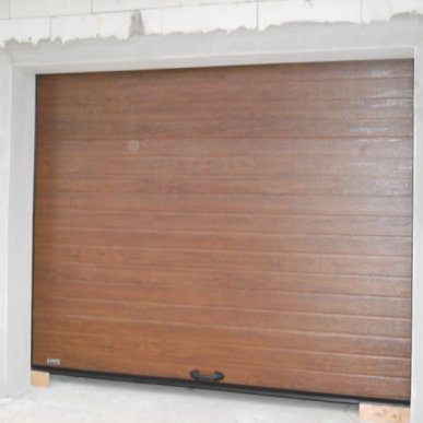 Garážové brány - typ sekcionálna brána - Senec - 2010 (Sekcionálna garážová brána - multiline, zlatý dub 2500x2150 mm)