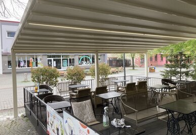 Hliníková pergola Gennius so screenovými roletami, Senec