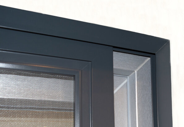 posuvna sietka proti hmyzu